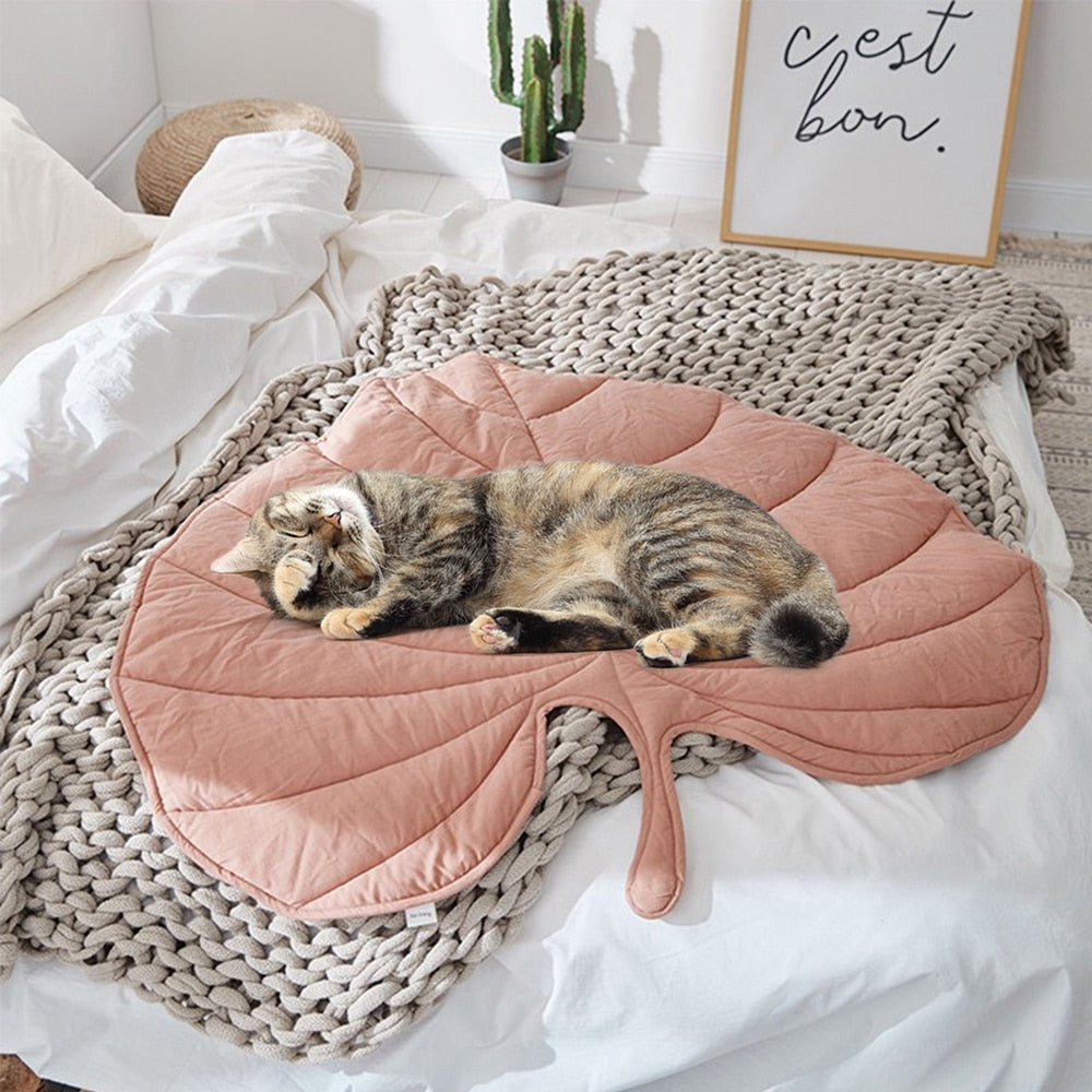 LEAF SHAPE DOG BLANKET