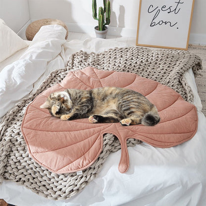 LEAF SHAPE DOG BLANKET