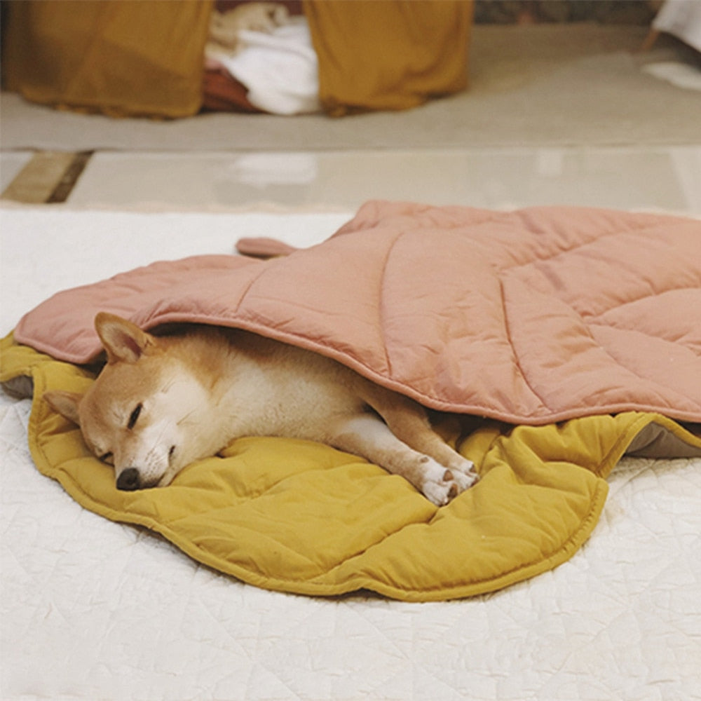 LEAF SHAPE DOG BLANKET