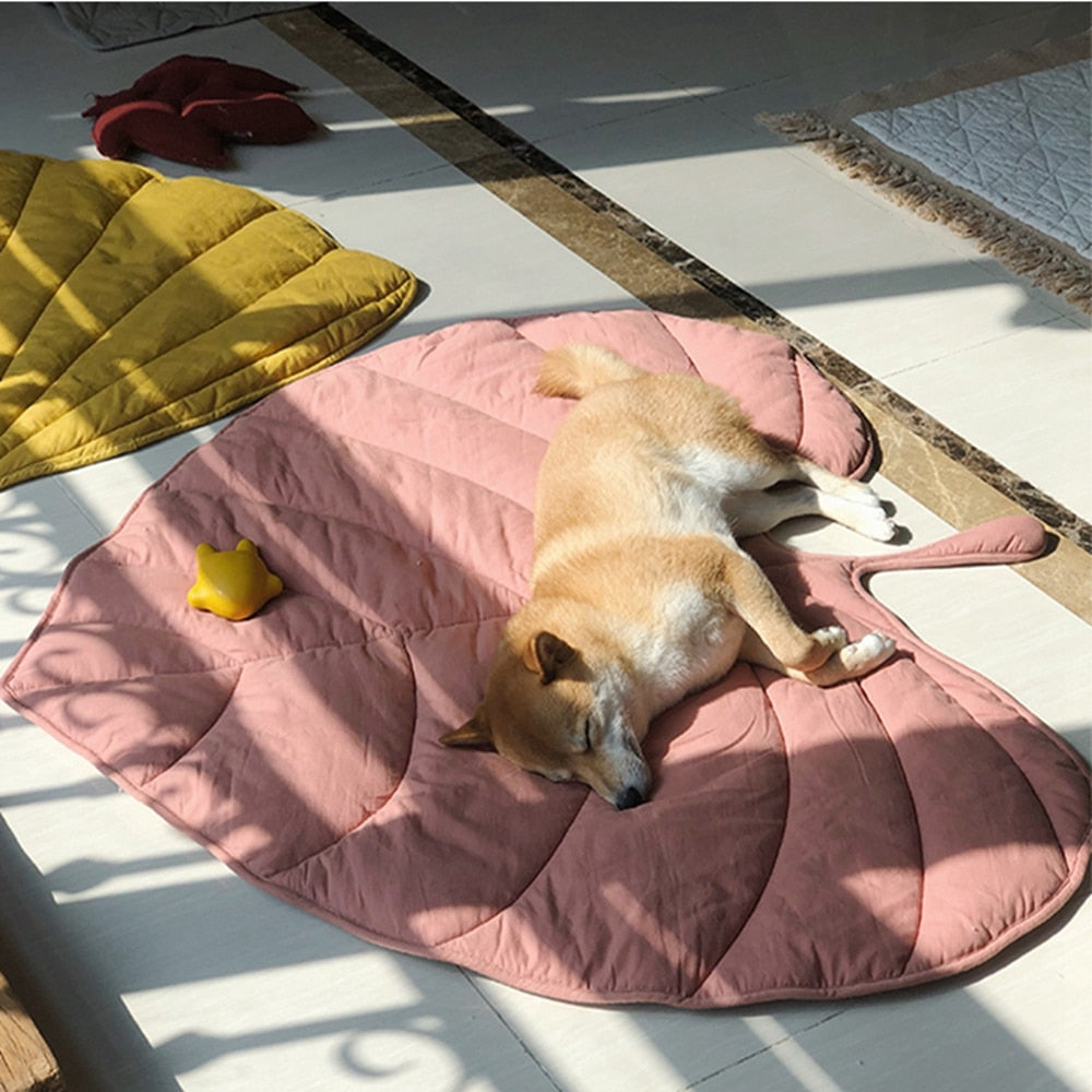 LEAF SHAPE DOG BLANKET